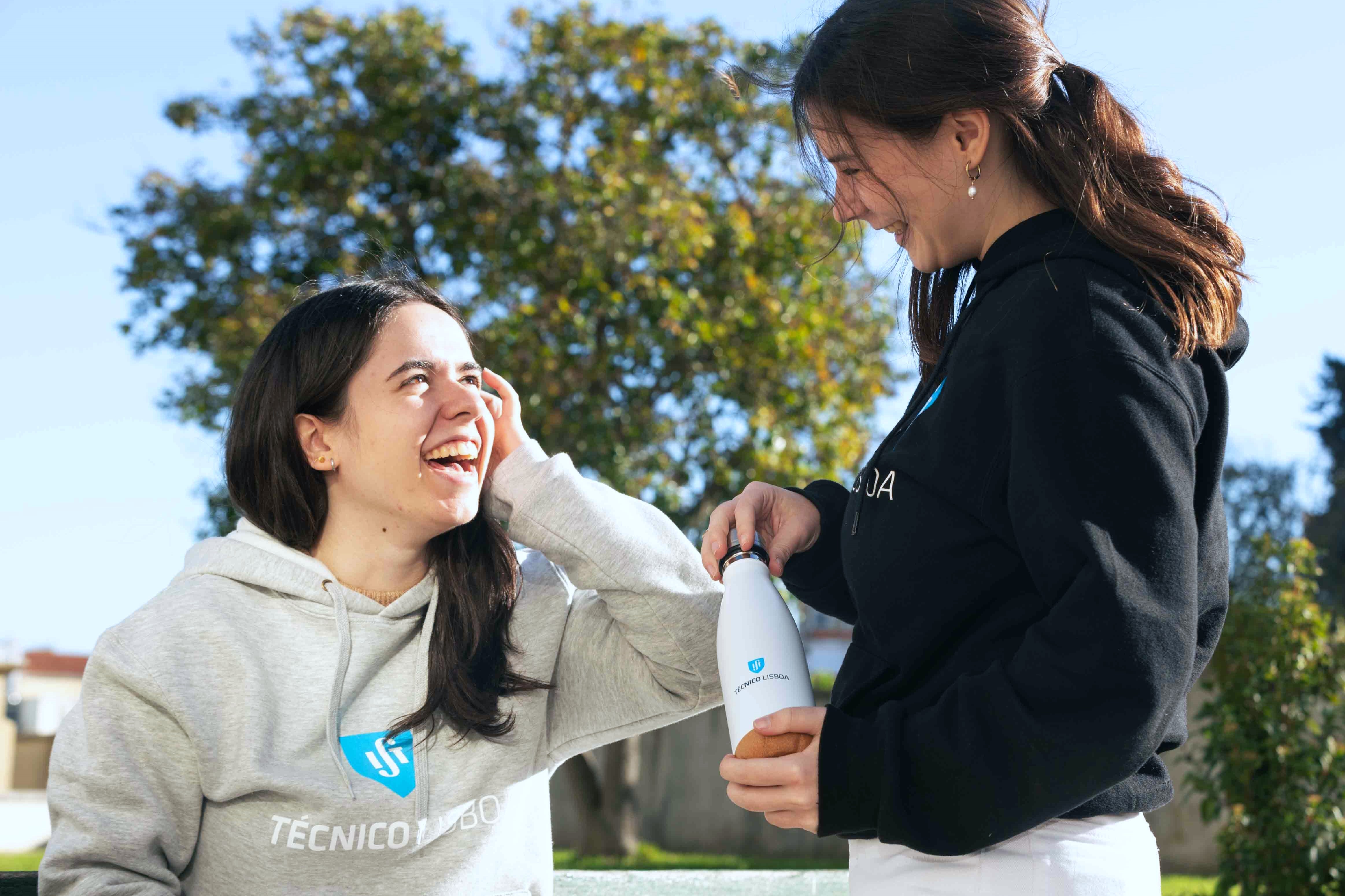 Técnico Lisboa branded water bottle
